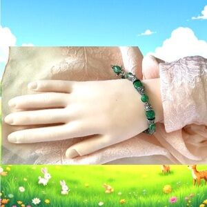 Silver and Green Beaded Vintage Bracelet, Engraved Beads & Intricate Silver. 8".